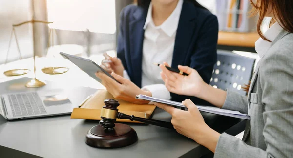Ser acusado no te hace culpable: tu defensa legal empieza con un buen abogado 1 abogados en delitos comunes