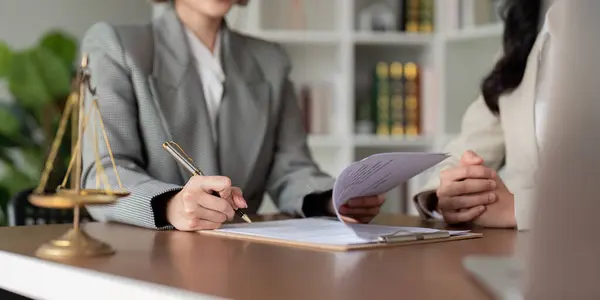 Protege tu negocio: Asesoría jurídica para empresarios en Medellín 2 laborales y pension