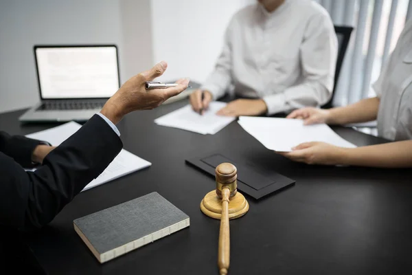 ¿Te Deben Dinero en Medellín? Cómo Iniciar un Cobro Legal (Proceso Ejecutivo) desde Estados Unidos 4 abogado asesor legal