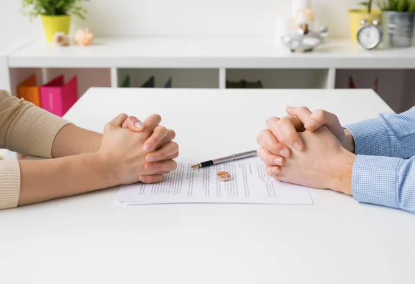 Divorcio y Separación en Colombia Estando en Estados Unidos: Procedimiento Legal 2 divorcio abogados