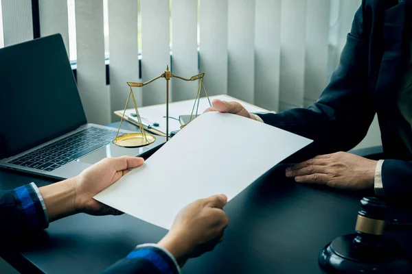 ¿Estás listo para emprender? Lo que debes legalizar antes de abrir tu negocio 4 contratos colombia