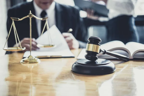 Problemas con un contrato incumplido: cómo protegerse legalmente sin perder la cabeza 2 contratos